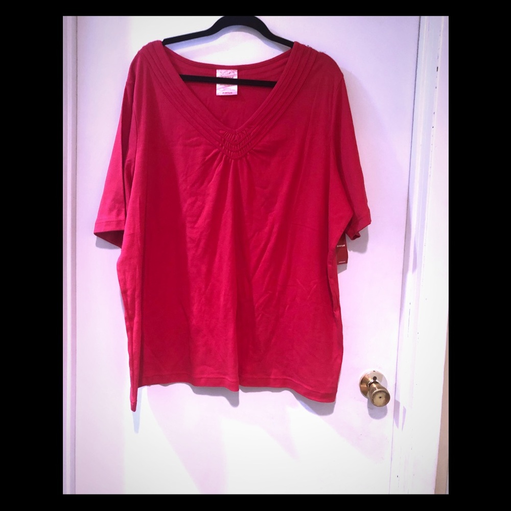 NWT Avenue 26 28 red v-neck tee